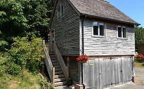 The Studio, Upper House Farm, Crickhowell With Double Garage And Free Parking